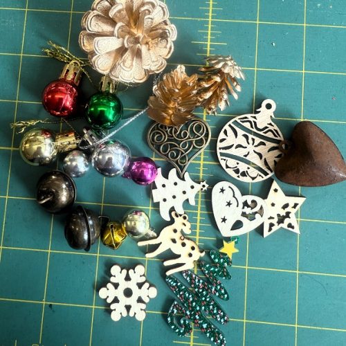 Christmas fripperies (B) - mixed charms x 10 pieces minimum